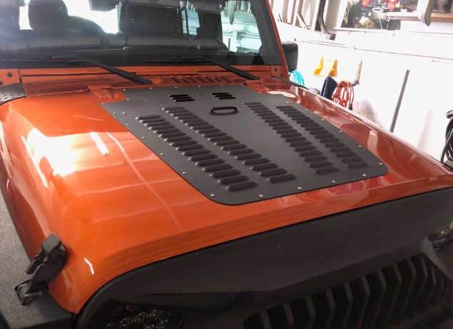 კაპოტის WRANGLER 2007-2017 შუა ნაწილი შავი (POISON SPYDER)