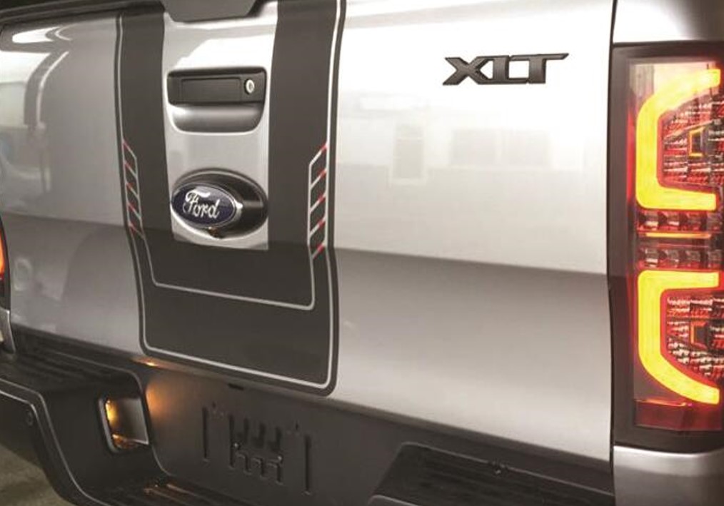 სტიკერი RANGER 2012-2020 საბარგულის კარზე, შავი პრიალა