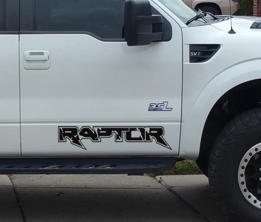 სტიკერი F150 2009-2014 წინა კარის ქვედა ზოლზე (კომპლექტი-2ც) შავი პრიალა